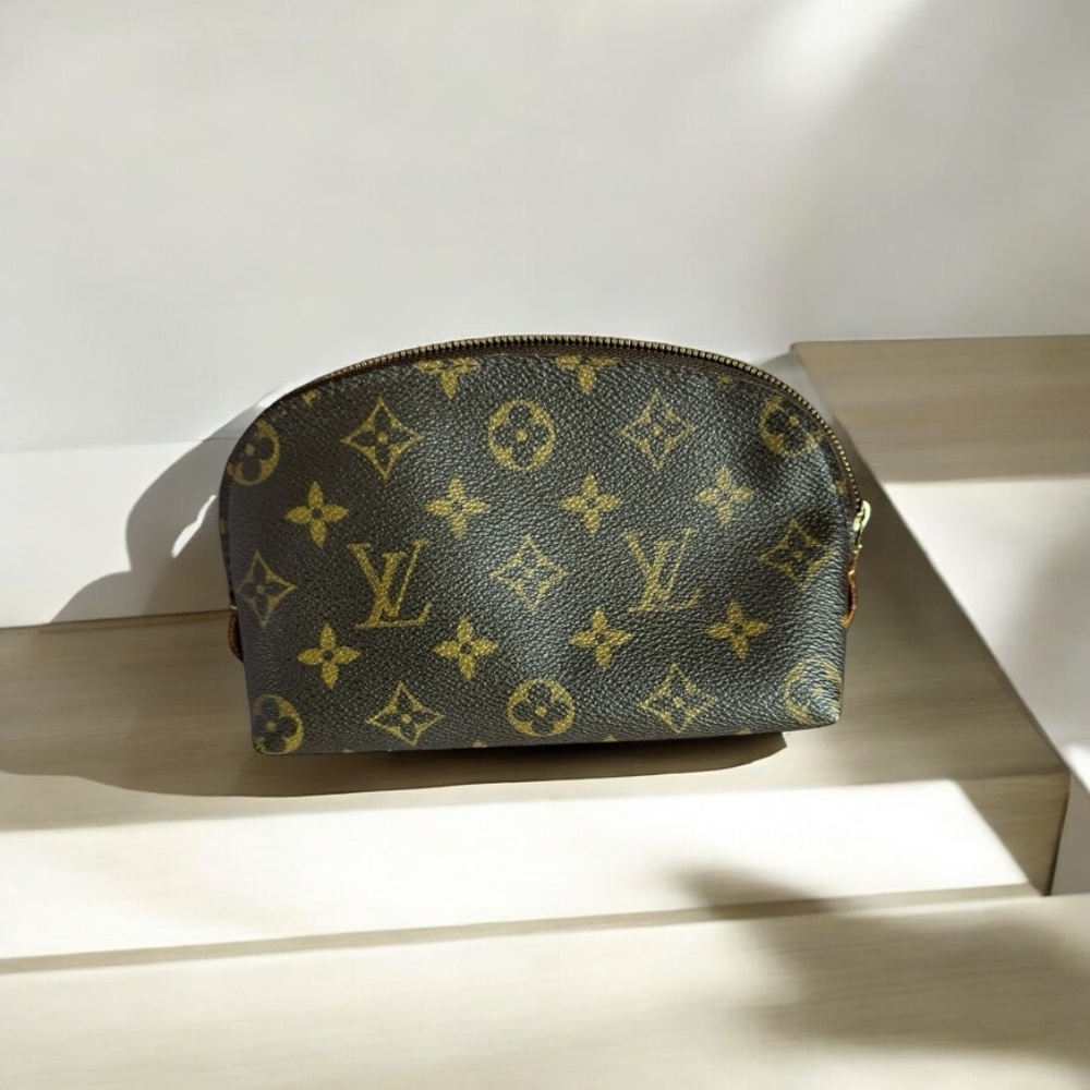 LV Mono Pochette Cosmetique